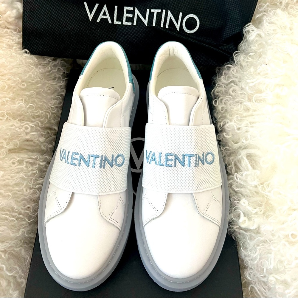 Brand new Mario Valentino sneaker women size 9